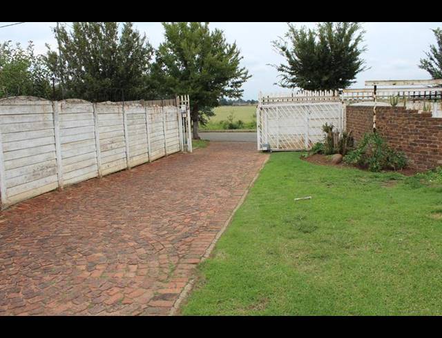 4 BEDROOM PROPERTY TO RENT IN SELECTION PARK